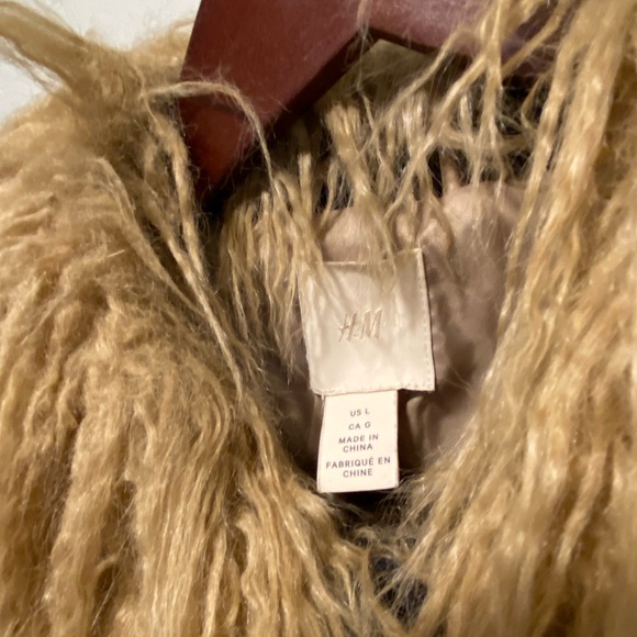 H&M Trend Textured Faux Fur Cropped Jacket - Picture 3 of 4